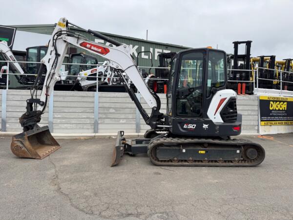 Bobcat E50R Excavator with Tilting Mud Bucket and Tilting Blade